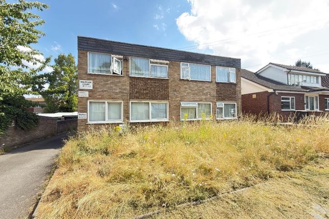 2 bed property, in Malzeard Court, £170,000