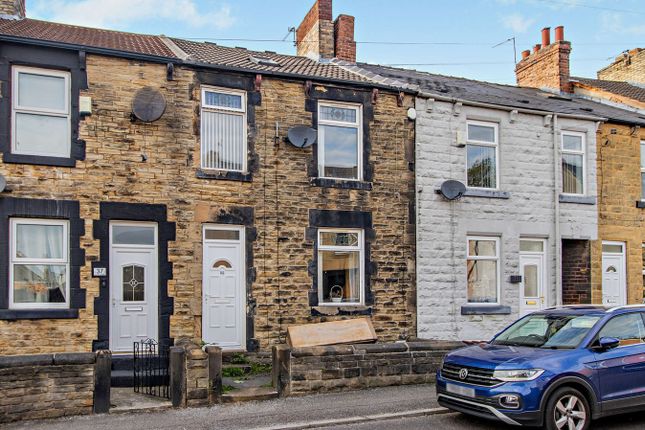 2 bed property, in Chapel Street, £120,000