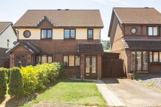 2 bed property, in Clos Burlais, £150,000