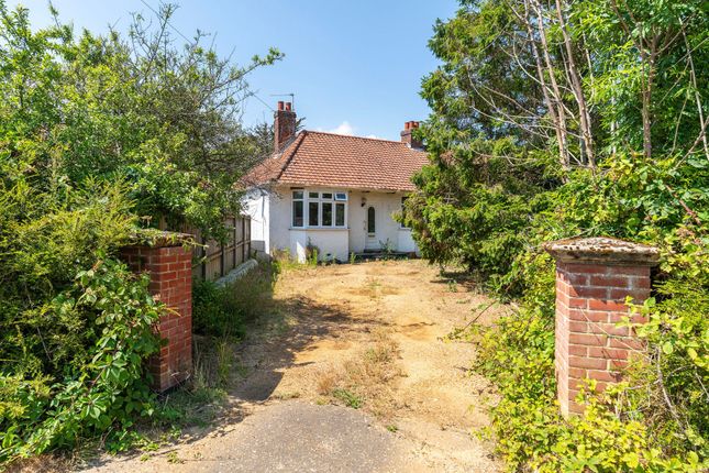 2 bed property, in Salhouse Road, £210,000