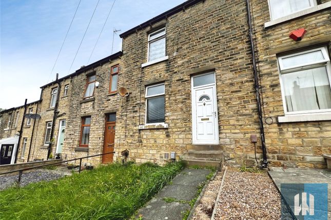 2 bed property, in Diamond Street, £100,000