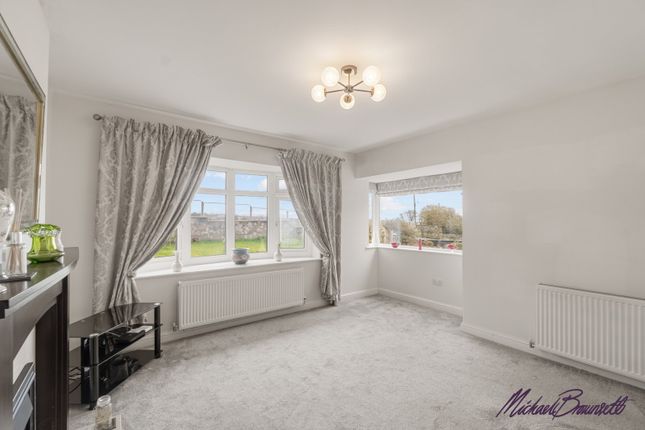 3 bed property, in Burned Road, £280,000