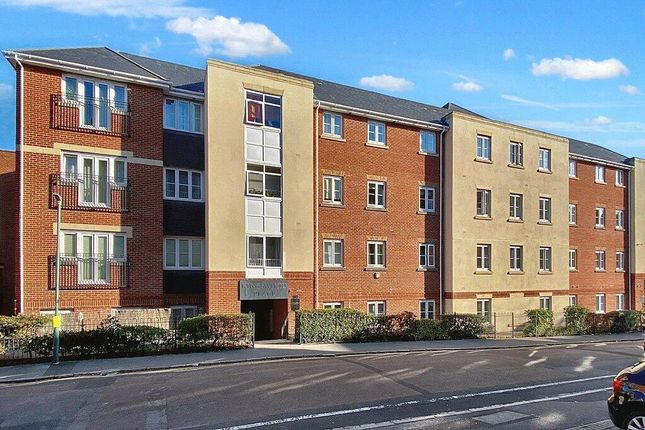 1 bed property, in Norwich Avenue West, £137,000