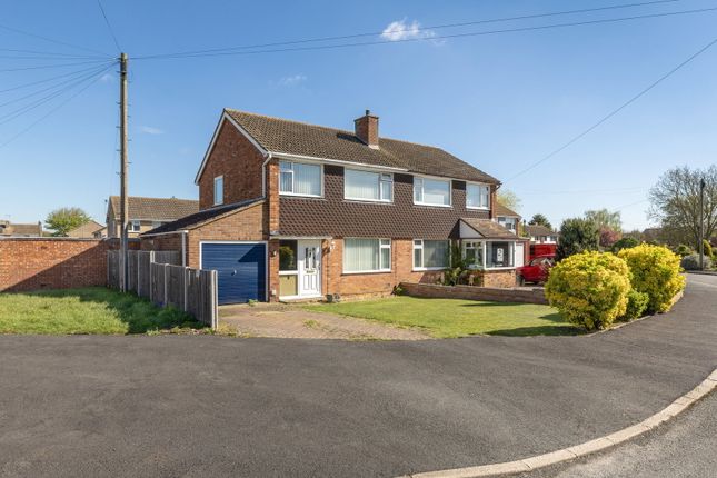 3 bed property, in Hawthorn Way, £300,000