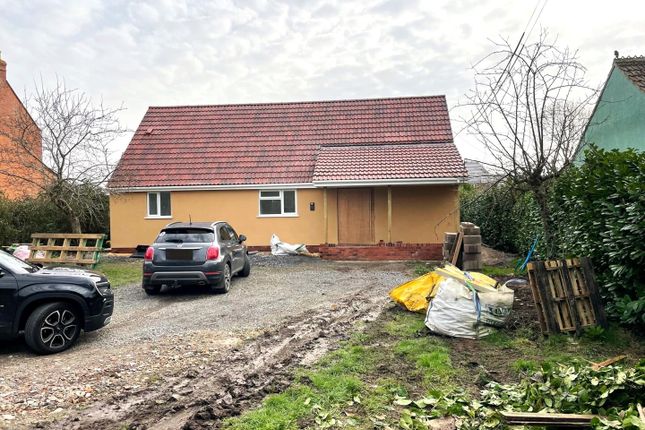 2 bed property, in Isleport Lane, £225,000