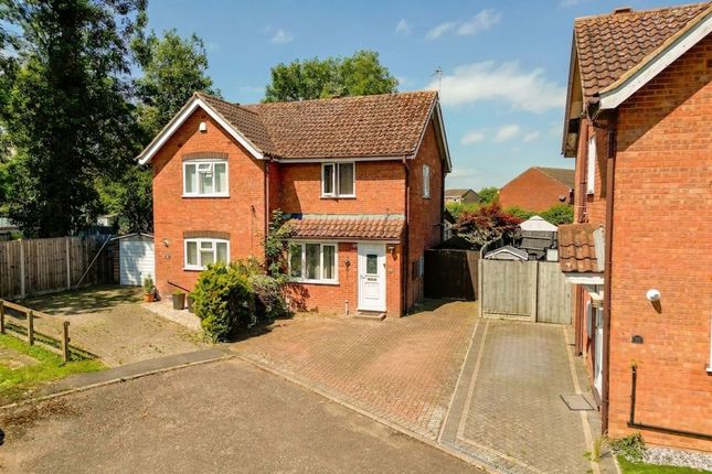 2 bed property, in Alderson Close, £300,000