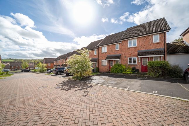 2 bed property, in Sawyer Close, £250,000