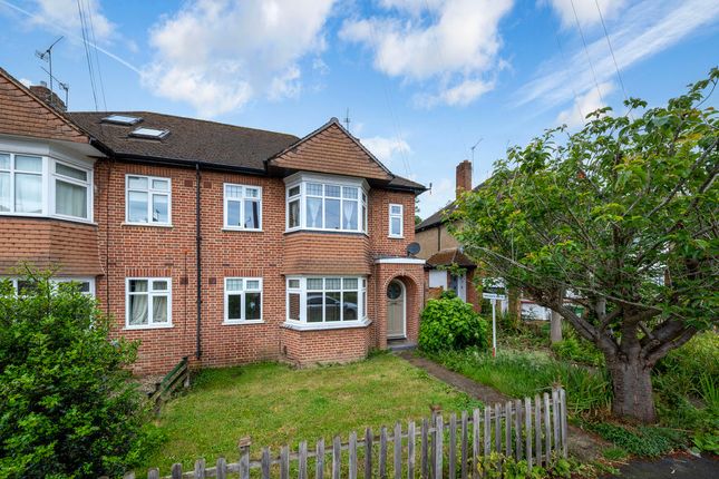 2 bed property, in Warwick Road, £425,000