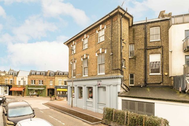 1 bed property, in Old York Road, £475,000