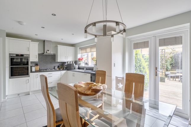 4 bed property, in Beauchamp Avenue, £400,000