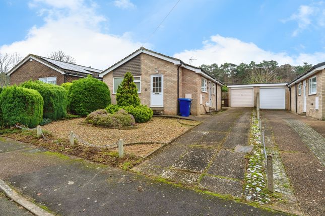 2 bed property, in Swallow Drive, £200,000