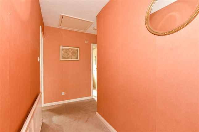 2 bed property, in Rickmans Lane, £550,000