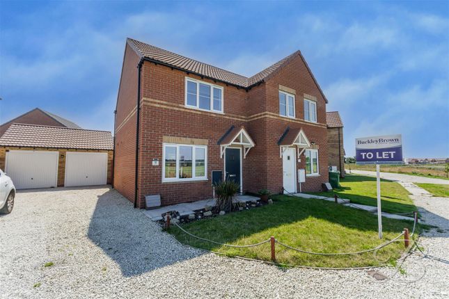 2 bed property, in Poppy Avenue, £160,000