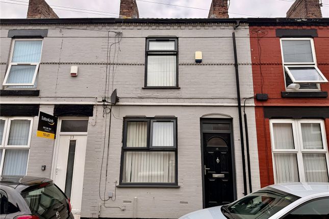 2 bed property, in Weaver Street, £100,000
