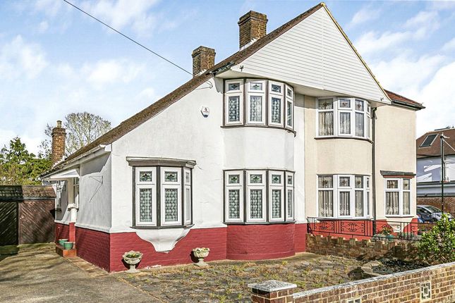 3 bed property, in Waverley Avenue, £625,000