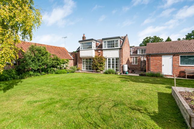 4 bed property, in Main Street, £550,000