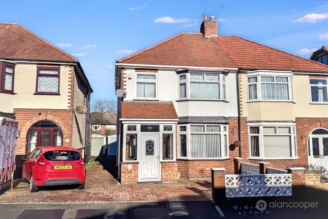 3 bed property, in Oakdene Crescent, £230,000