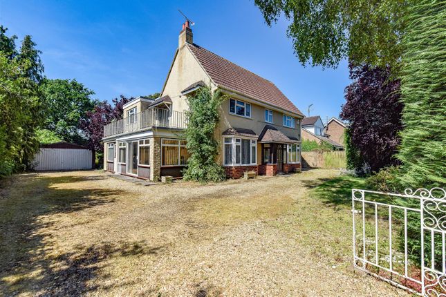 4 bed property, in Moorend Lane, £625,000