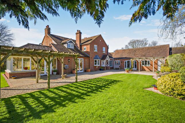 4 bed property, in Cross Brook, £795,000