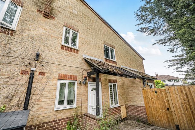 2 bed property, in Burdett Court, £150,000