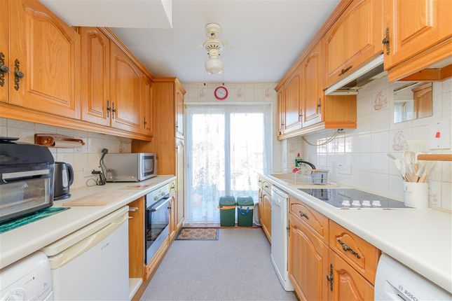 3 bed property, in Whinfell Way, £325,000