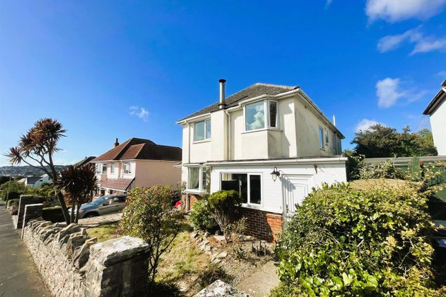 4 bed property, in Bay Crescent, £750,000