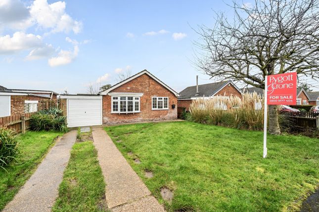 2 bed property, in The Close, £160,000