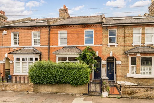 2 bed property, in Northcote Road, £1,000,000