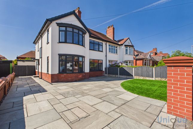 3 bed property, in Holly Road, £280,000