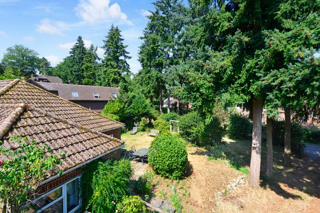 3 bed property, in Off Upper Manor Road, £795,000