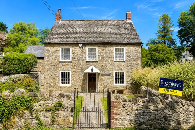5 bed property, in Smallridge, £800,000