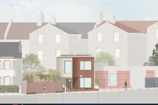 2 bed property, in Homecroft Road, £200,000