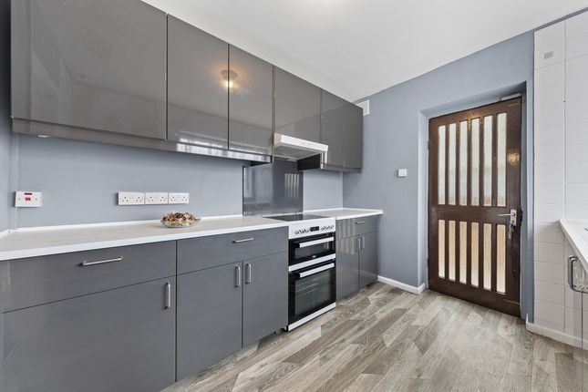 3 bed property, in Scott Road, £240,000