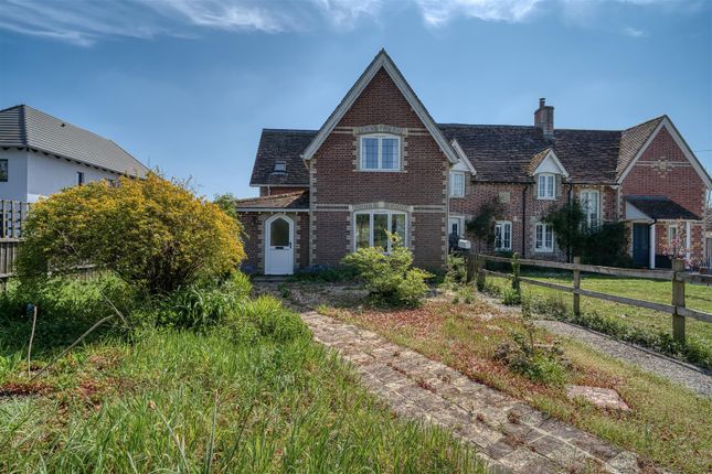 3 bed property, in Manston, £400,000