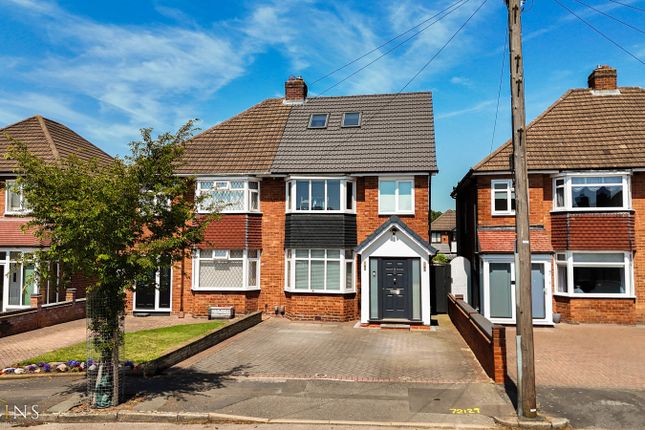 4 bed property, in Pentridge Close, £450,000