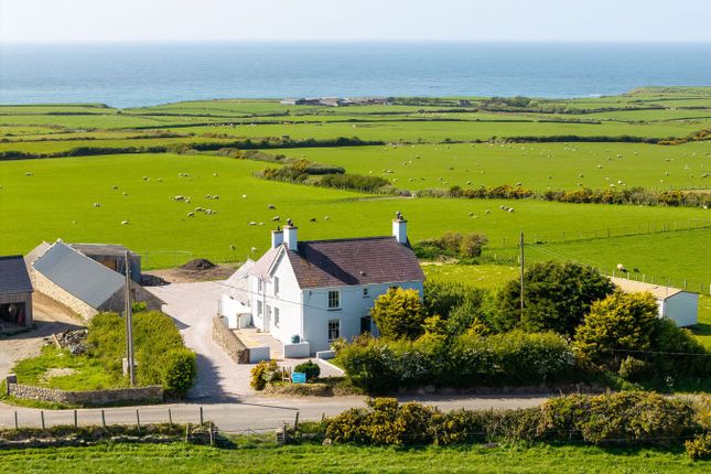 5 bed property, in Llangwnadl, £595,000