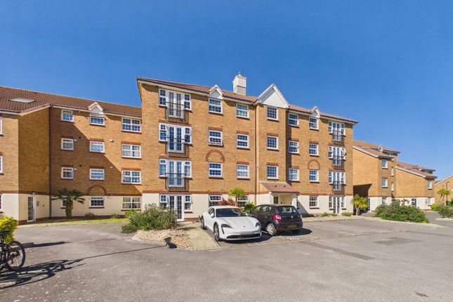 2 bed property, in Anchor Close, £230,000
