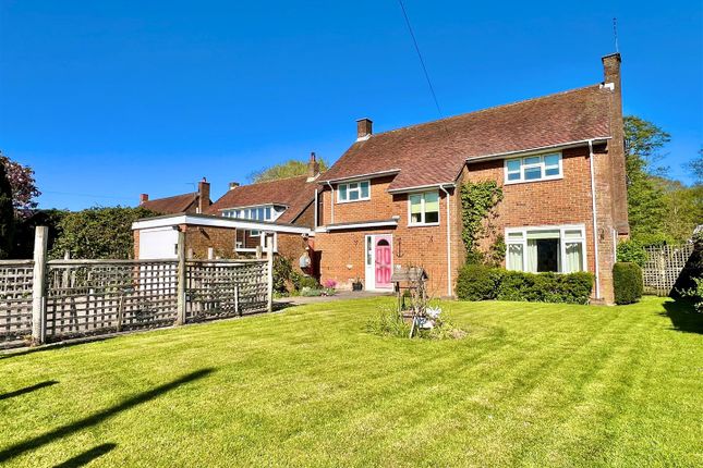 5 bed property, in Blackwater, £450,000