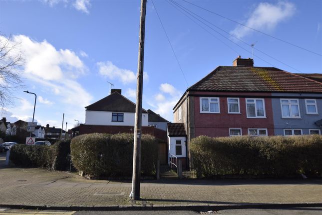 3 bed property, in Monks Park, £525,000