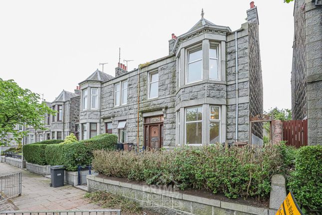 3 bed property, in 266 Victoria Road, £180,000