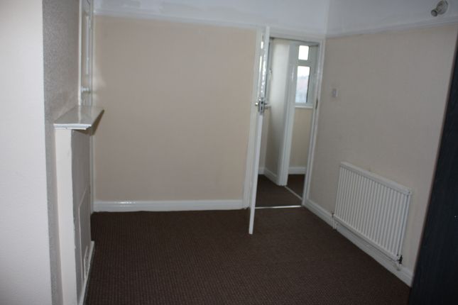 3 bed property, in Uxbridge Road, £305,000