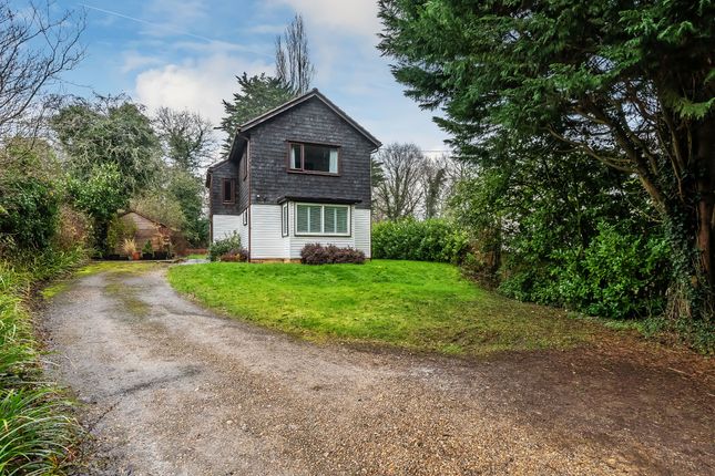 4 bed property, in Oakcroft, £740,000