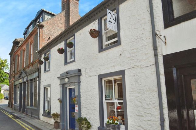 5 bed property, in Well Street, £265,000