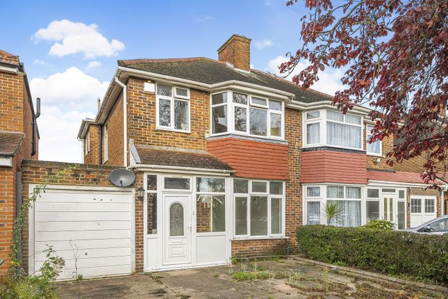 3 bed property, in Melrose Gardens, £590,000
