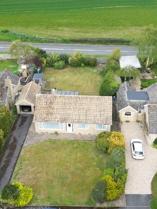 3 bed property, in Hampton Grove, £465,000