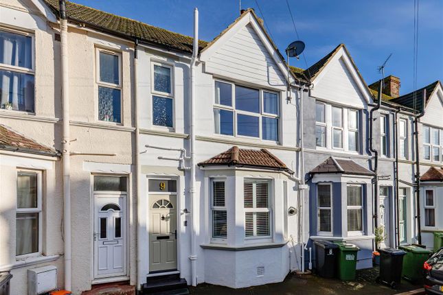 2 bed property, in Leopold Road, £250,000