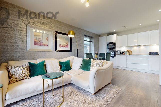 2 bed property, in Wayfaring Court, £370,000