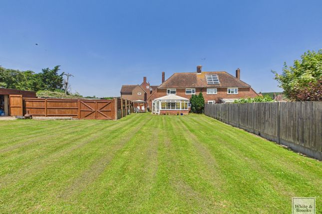 3 bed property, in Haresfoot Close, £530,000