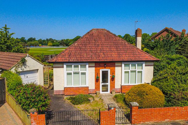 2 bed property, in Greenway Crescent, £280,000