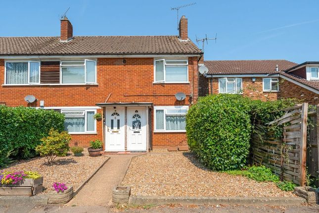 2 bed property, in St Davids Close, £325,000